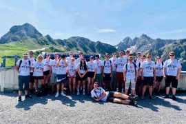 Easy Teambuilding: Entspannte Erlebnisse für stärkere Teams Suchst du nach einem Teambuilding-Event, das weniger körperliche Anstrengung erfordert und gleichzeitig die Teamdynamik stärkt – und das ganzjährig? Dann ist unser "Easy Teambuilding" genau das Richtige! Bei diesen entspannten Erlebnissen in der Natur steht das gemeinsame Erleben im Vordergrund, während wichtige Aspekte der Zusammenarbeit auf spielerische Weise gefördert werden.