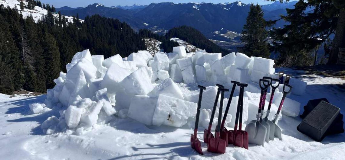 Iglu bauen: Das Outdoor Teambuilding Event für Ihren Teamerfolg
